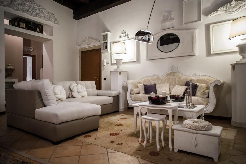 Piazza Erbe Luxury Apartment Verona Exterior photo