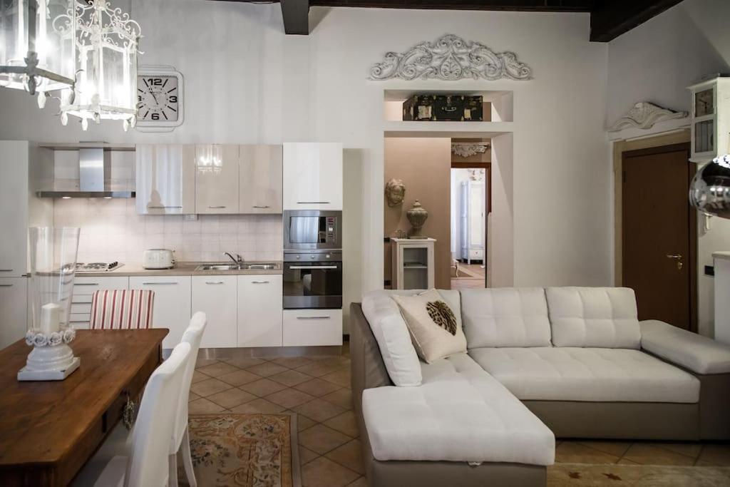 Piazza Erbe Luxury Apartment Verona Exterior photo