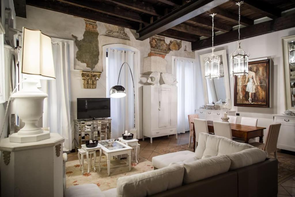 Piazza Erbe Luxury Apartment Verona Exterior photo
